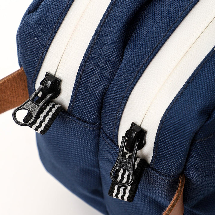 Handbag comes in a distinctive blue color. Fashionpyramid