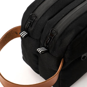The zipper of the bag is made of strong, durable leather. Fashionpyramid