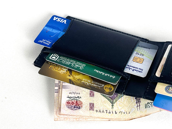 Slim Wallet With Genuine leather The material is strong against fire. Fashionpyramid