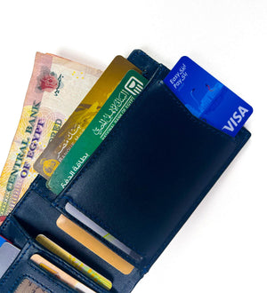 The wallet comes wrapped in a unique box and transparent butter paper. Fashionpyramid
