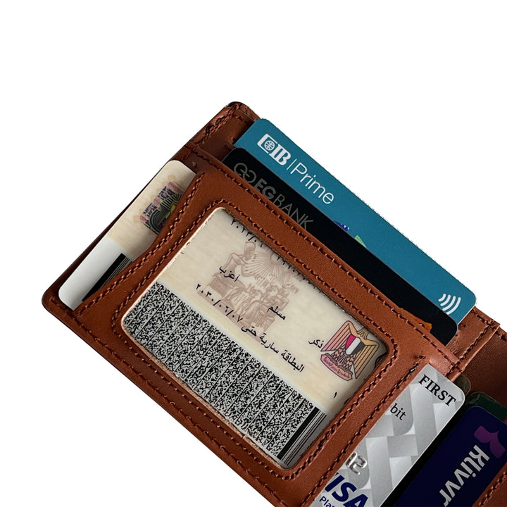 جيب البطاقة الشخصية فى المحفظة الجلد الطبيعى من فاشون بيراميد .