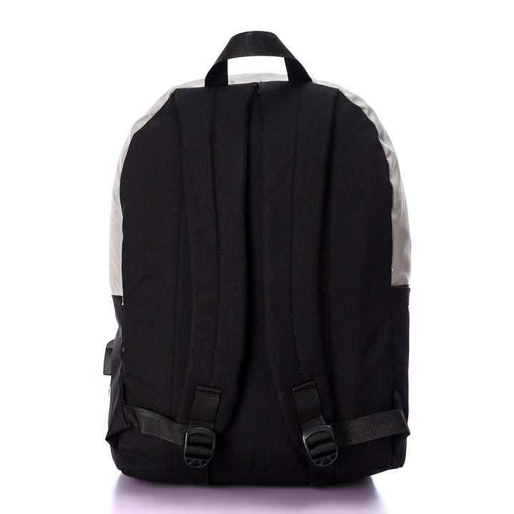 strong shoulders are important to consider the durability and quality of the backpack to ensure it will last for a long time. Fashionpyramid