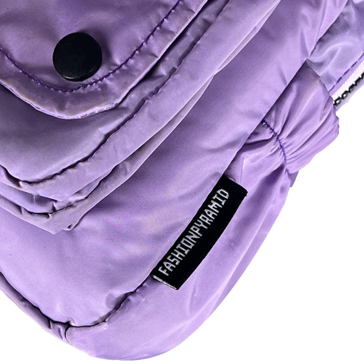 Attention to the details of the industry and the logo is the basis for the distinction of this bag. Fashionpyramid