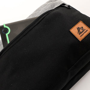 Handbag  has a front pocket with an enchanted zipper. Fashionpyramid