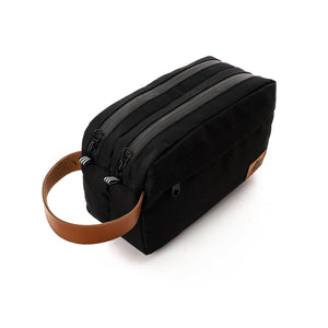 Pyramidkit has 2 main pockets with a front pocket with an enchanted zipper. Fashionpyramid