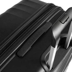 Fashion Pyramid Explore Trolley in black – top carry handle and double zipper close-up