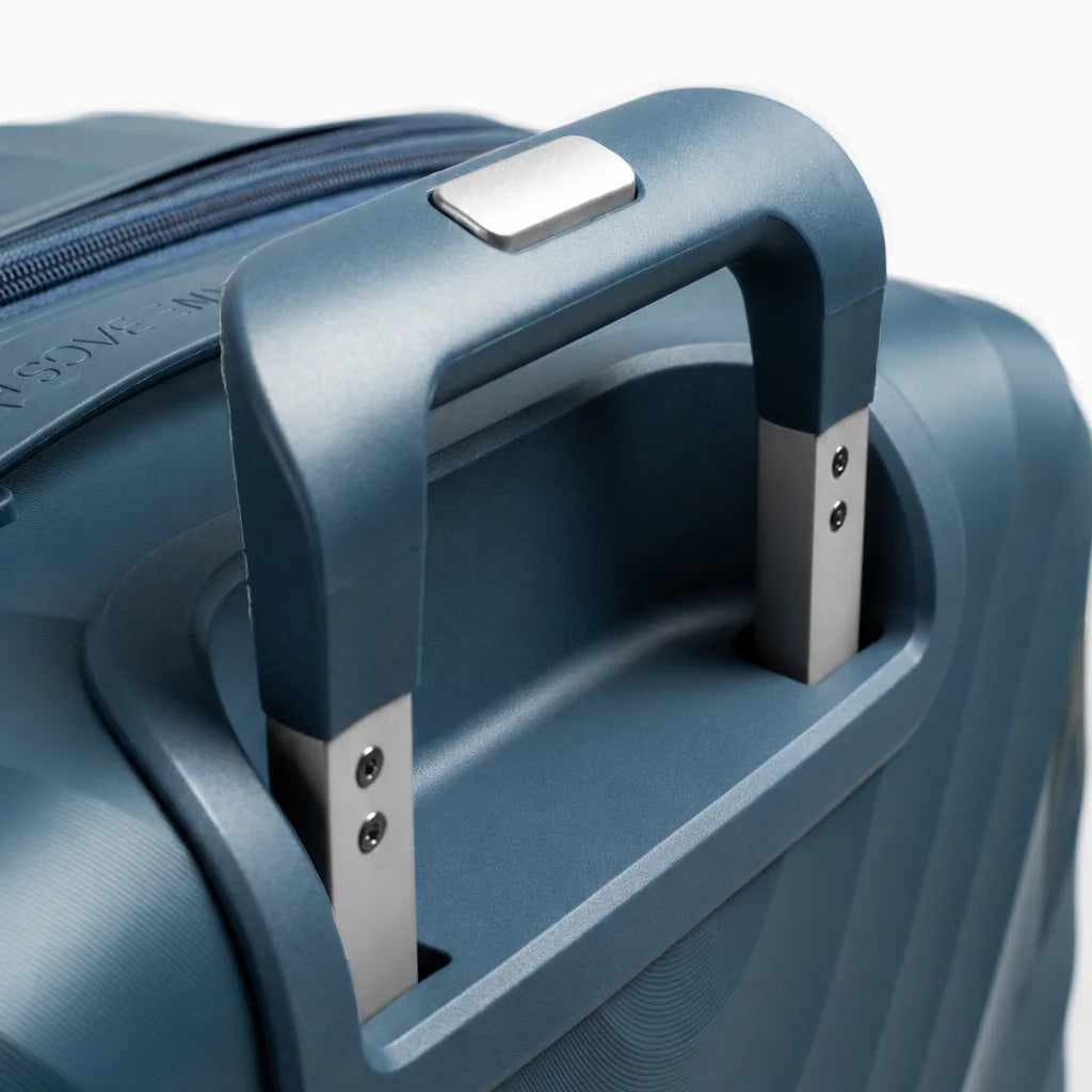 Fashion Pyramid Explore Trolley in blue – telescopic handle grip close-up