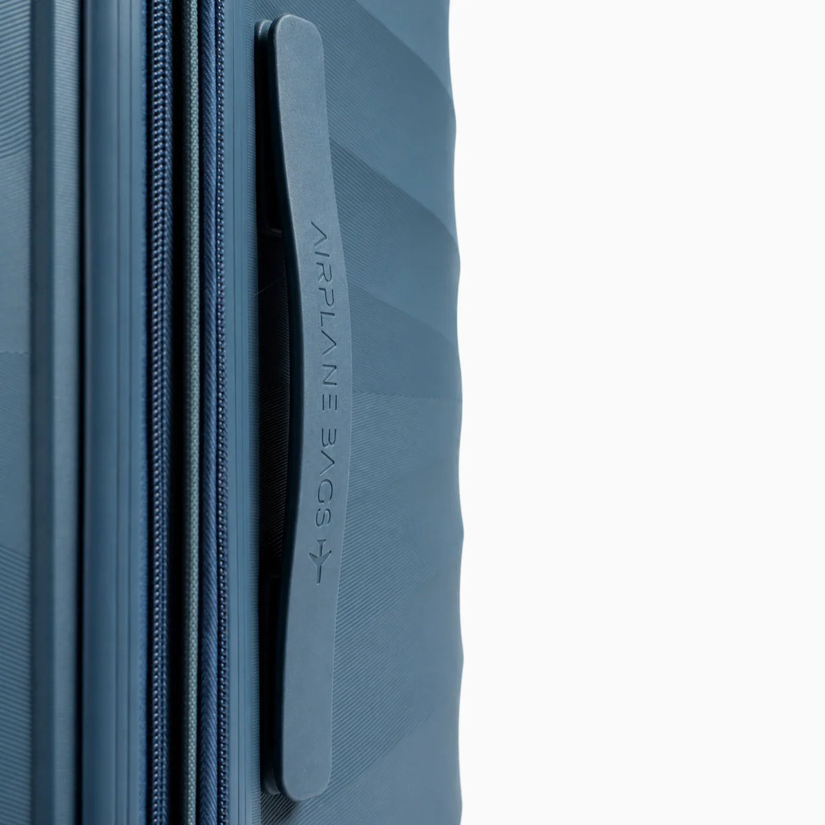 Fashion Pyramid Explore Trolley in blue – side carry handle close-up
