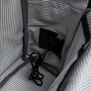 شنطة الظهر colorful مع مخرج usb لشحن الموبايل -سوستة اسود - اللون رمادى - Fashionpyramid