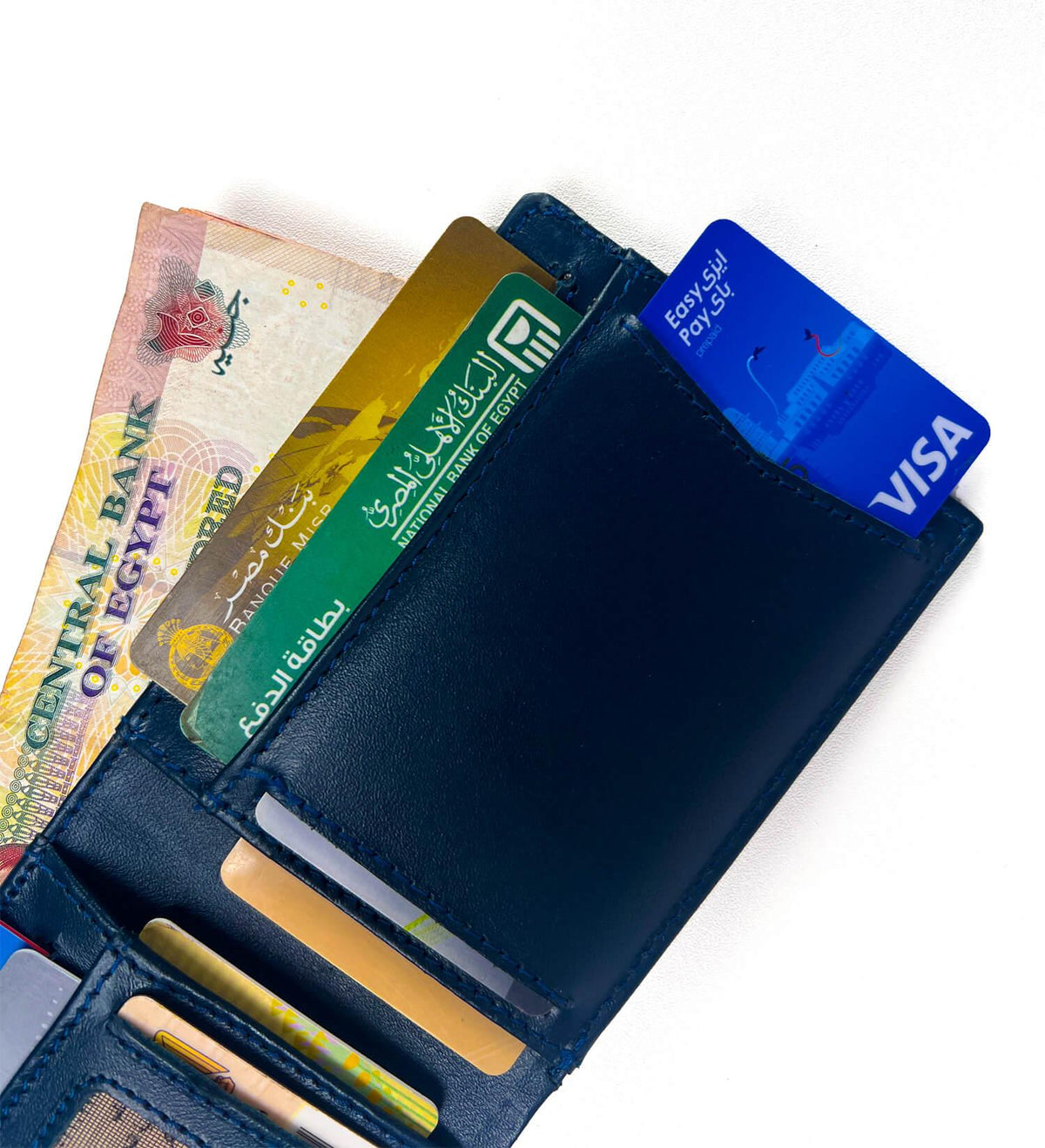 The wallet comes wrapped in a unique box and transparent butter paper. Fashionpyramid