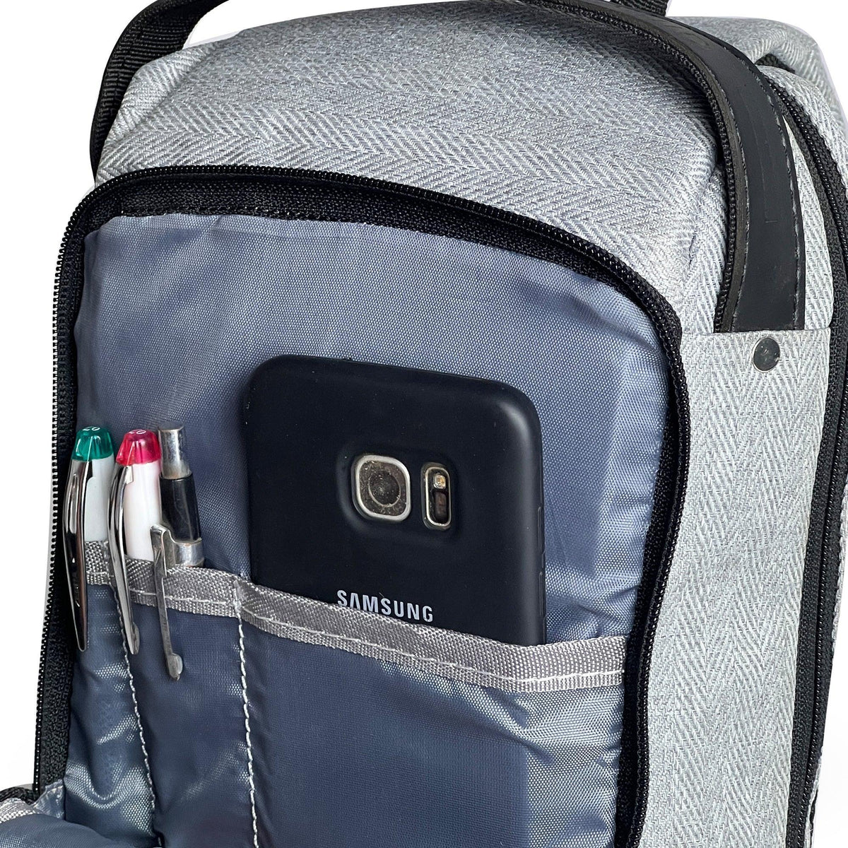 organize your things in one Crossbody. fashionpyramid