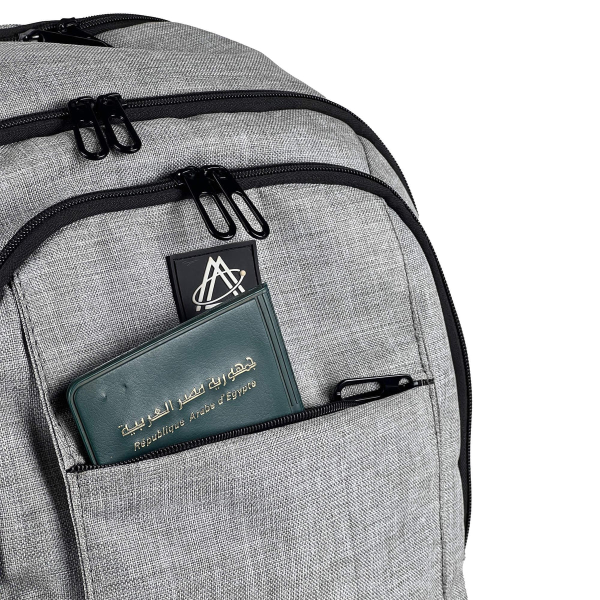 A high-quality zipper for durability, ease of use.