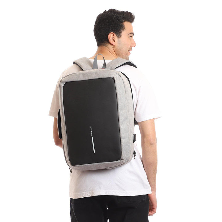  Move easily and safely with the Anti-theft Business Backpack.